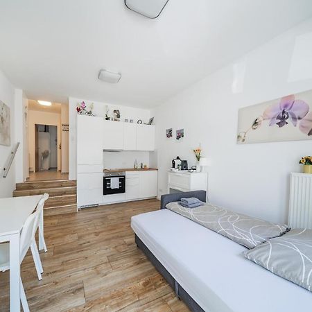 Modernes Appartement Nahe U-Bahn Und Schoenbrunn เวียนนา ภายนอก รูปภาพ